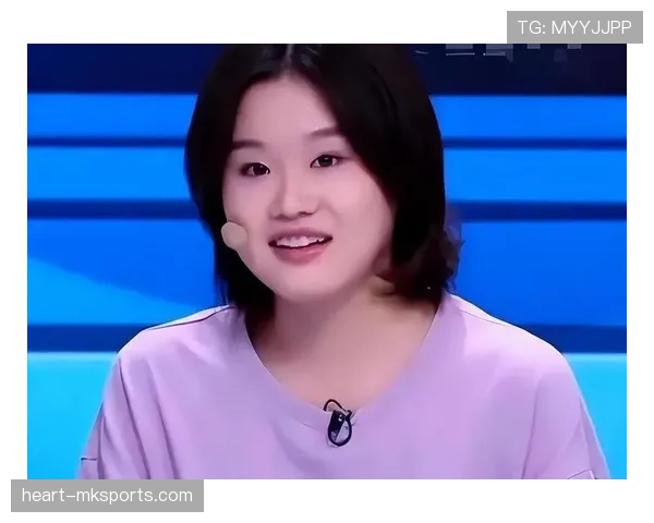 张家齐训练完顺手买了个包，我一个月工资还没她零花钱多